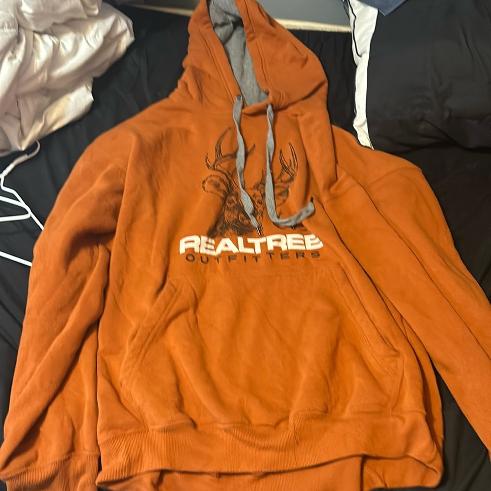 Realtree hoodie- barley warn size-Large In good condition
